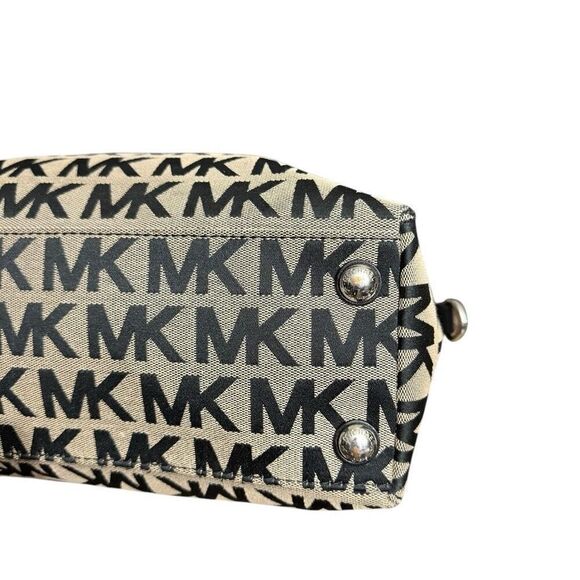 Michael Kors Authenticated Calista Signature Zip-Top Canvas Satchel.Bag - Picture 9 of 12